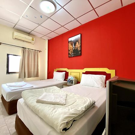 Patong Adventure Hostel Dış mekan fotoğraf