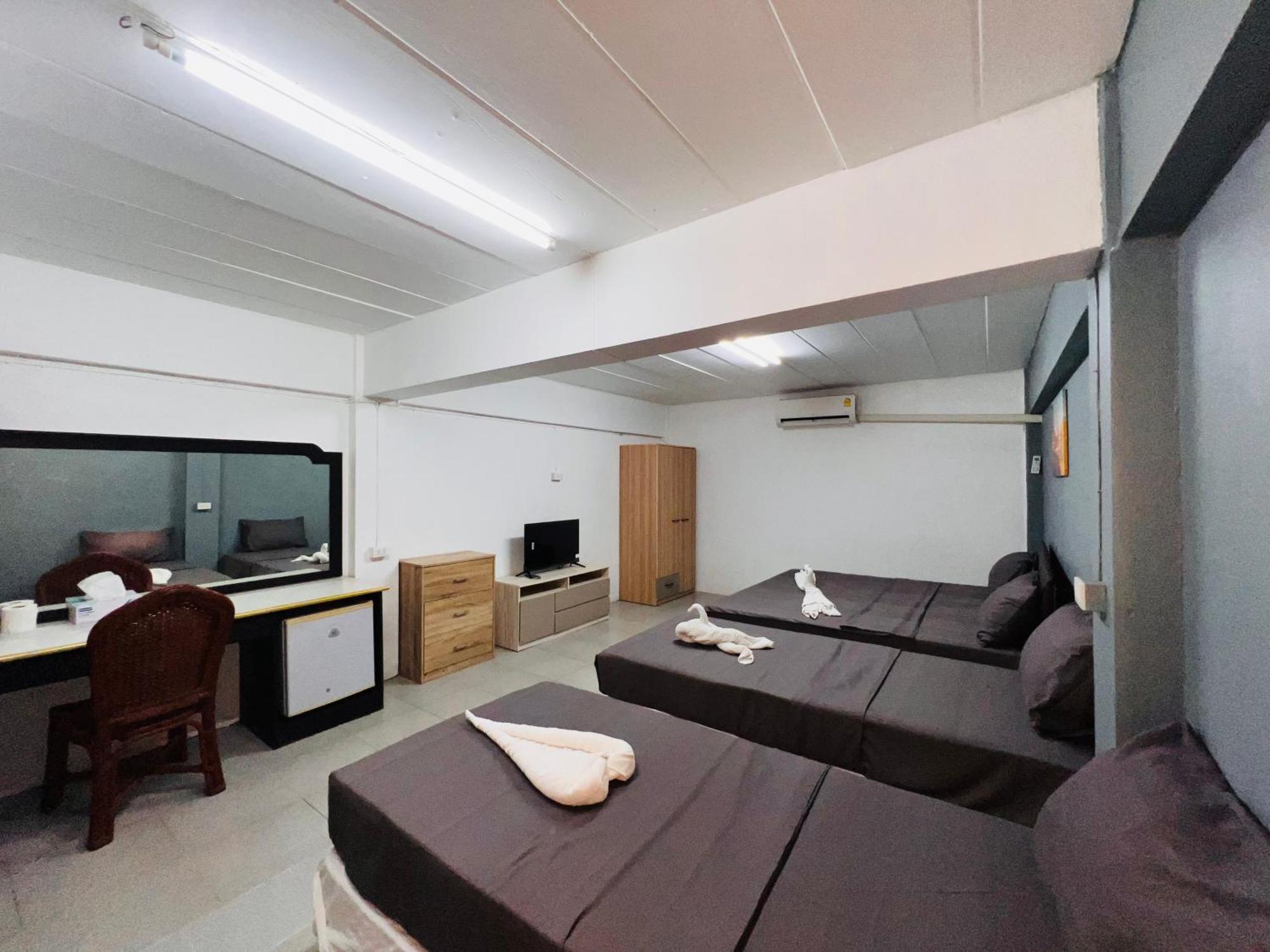 Patong Adventure Hostel Dış mekan fotoğraf