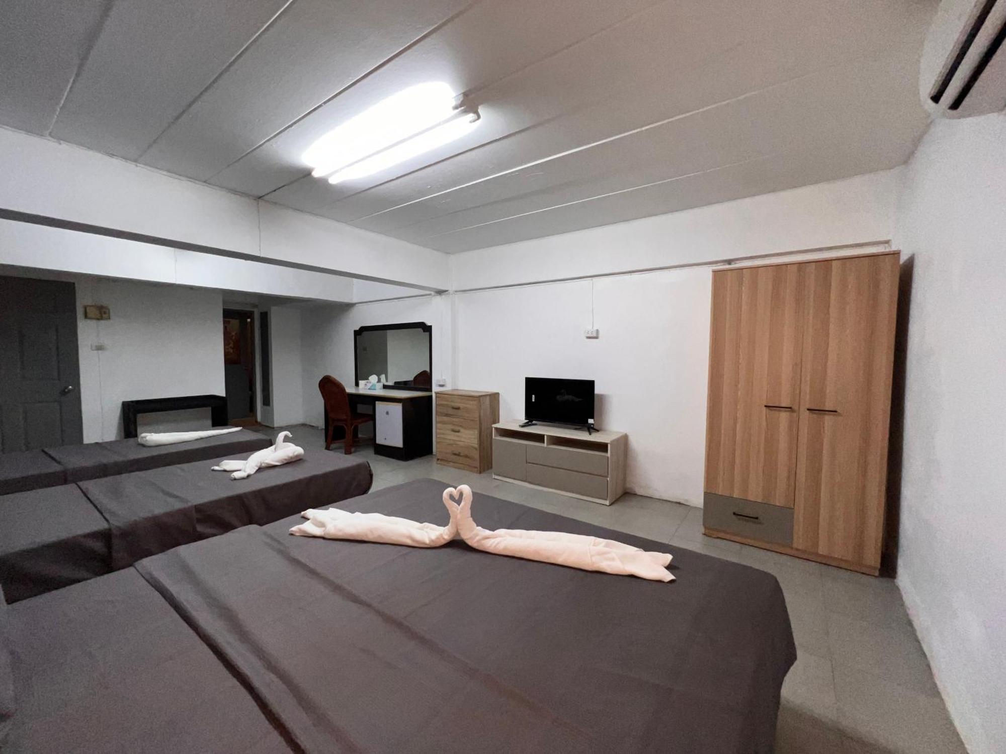 Patong Adventure Hostel Dış mekan fotoğraf