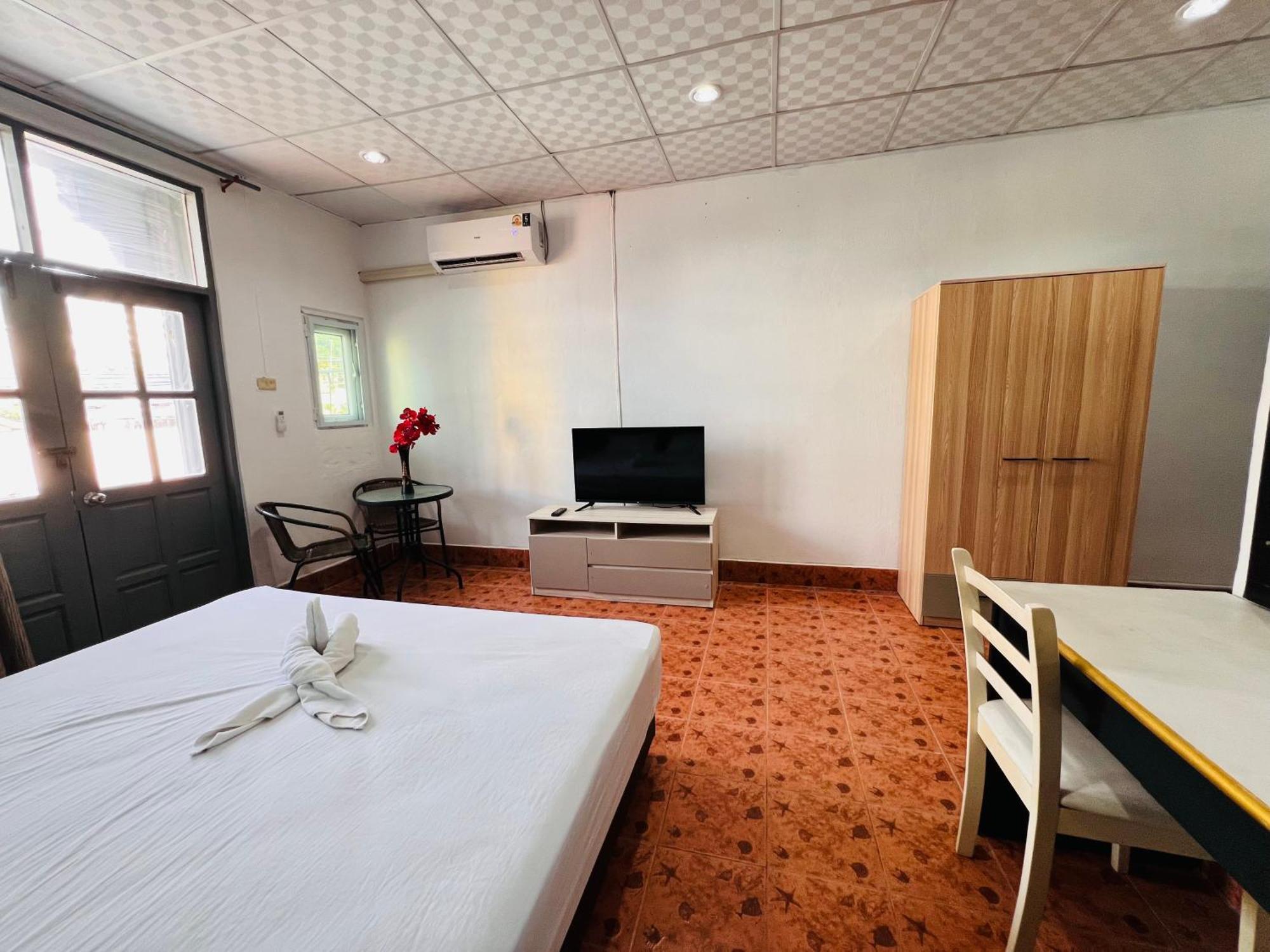 Patong Adventure Hostel Dış mekan fotoğraf