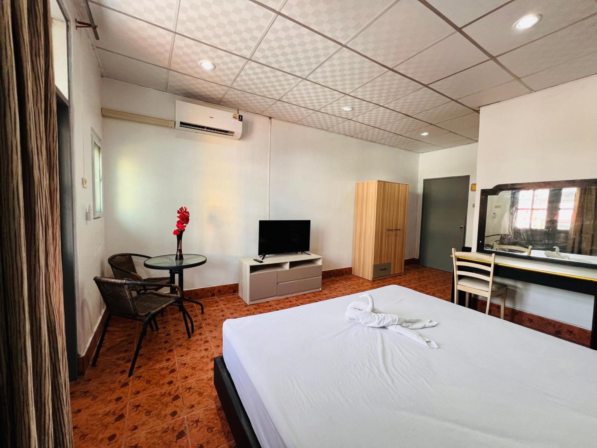 Patong Adventure Hostel Dış mekan fotoğraf