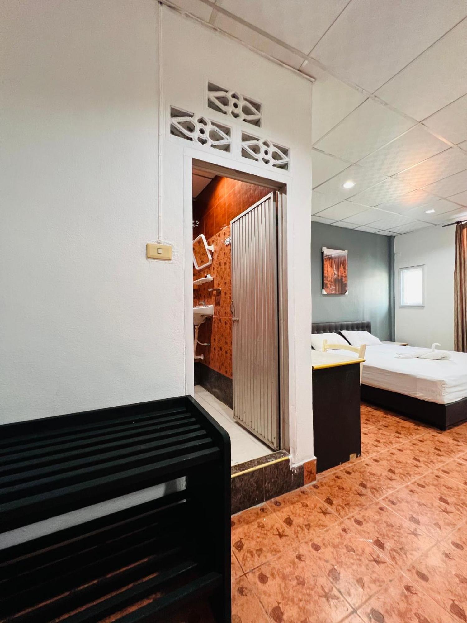 Patong Adventure Hostel Dış mekan fotoğraf
