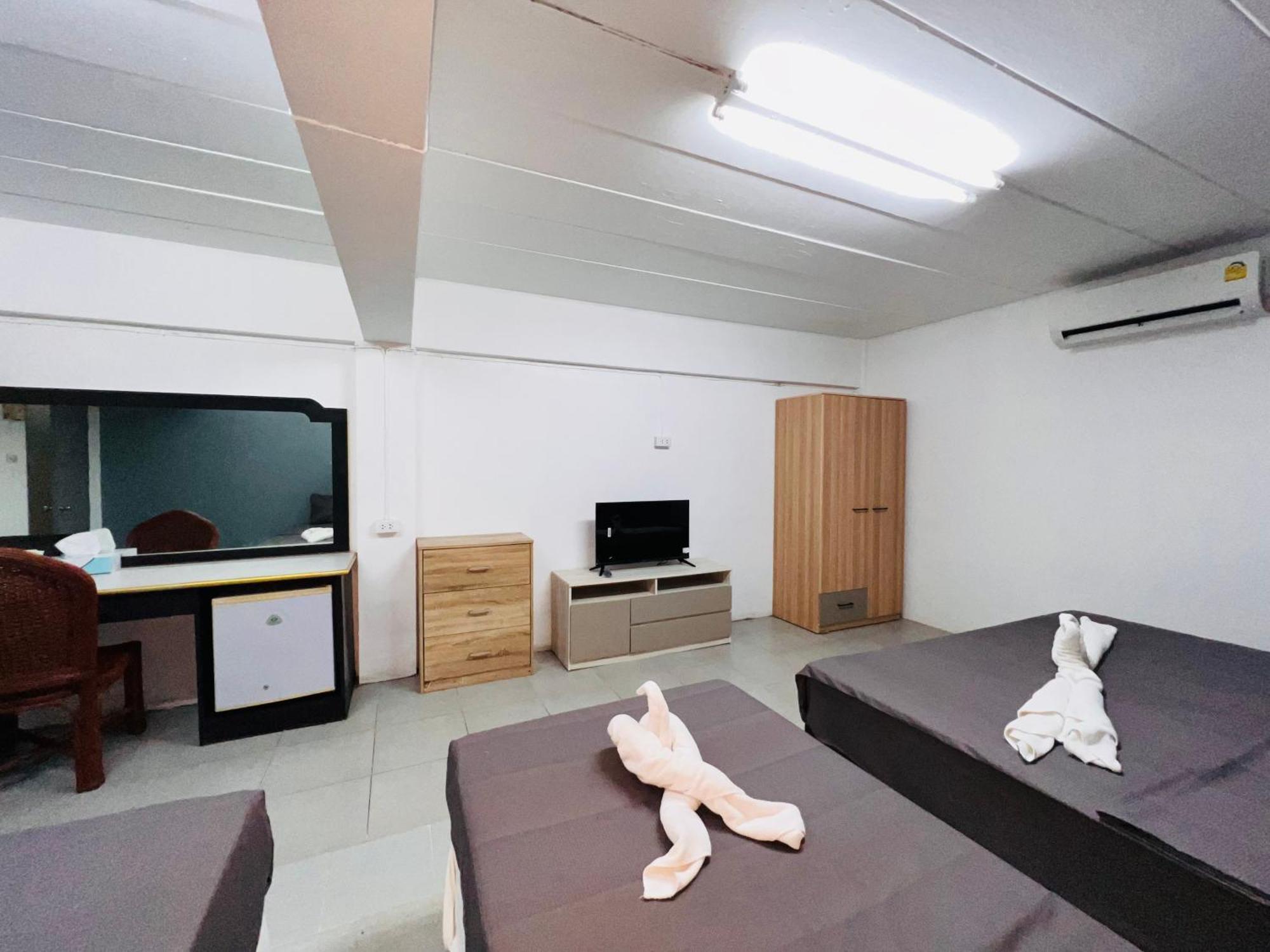 Patong Adventure Hostel Dış mekan fotoğraf