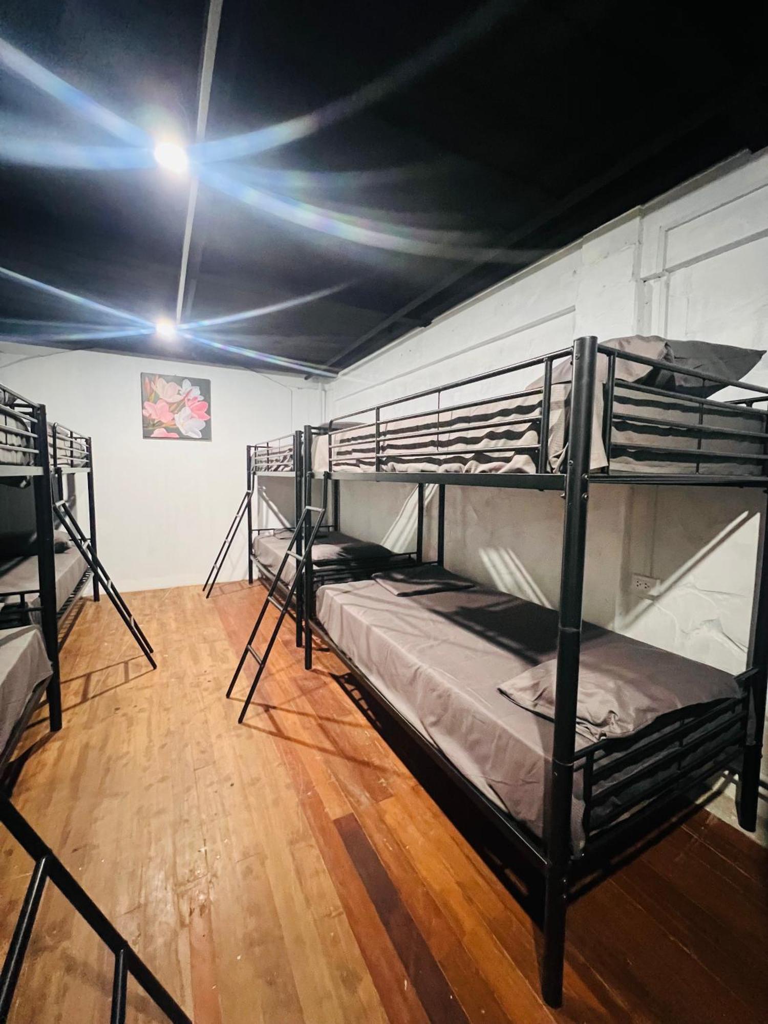 Patong Adventure Hostel Dış mekan fotoğraf