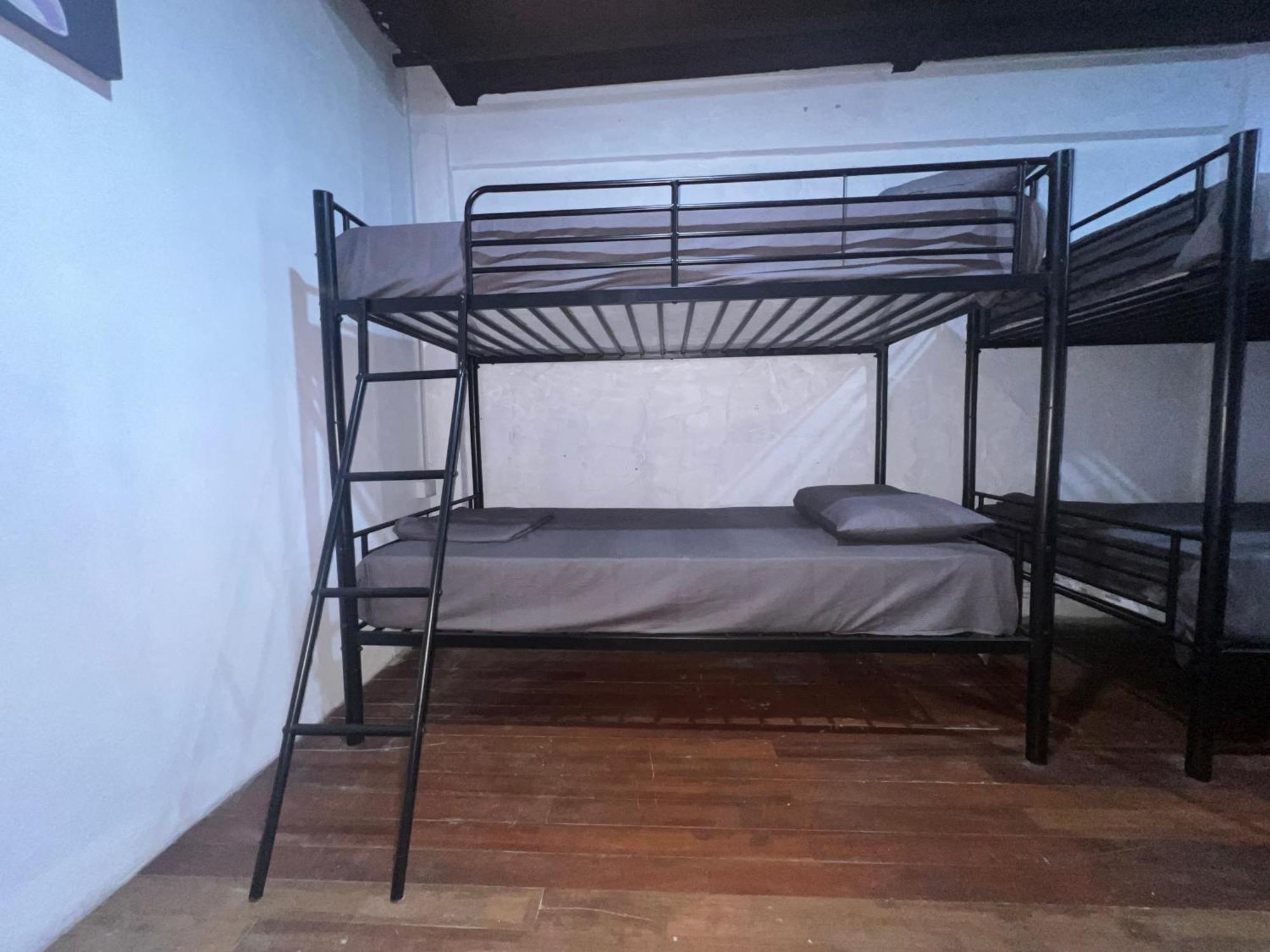 Patong Adventure Hostel Dış mekan fotoğraf
