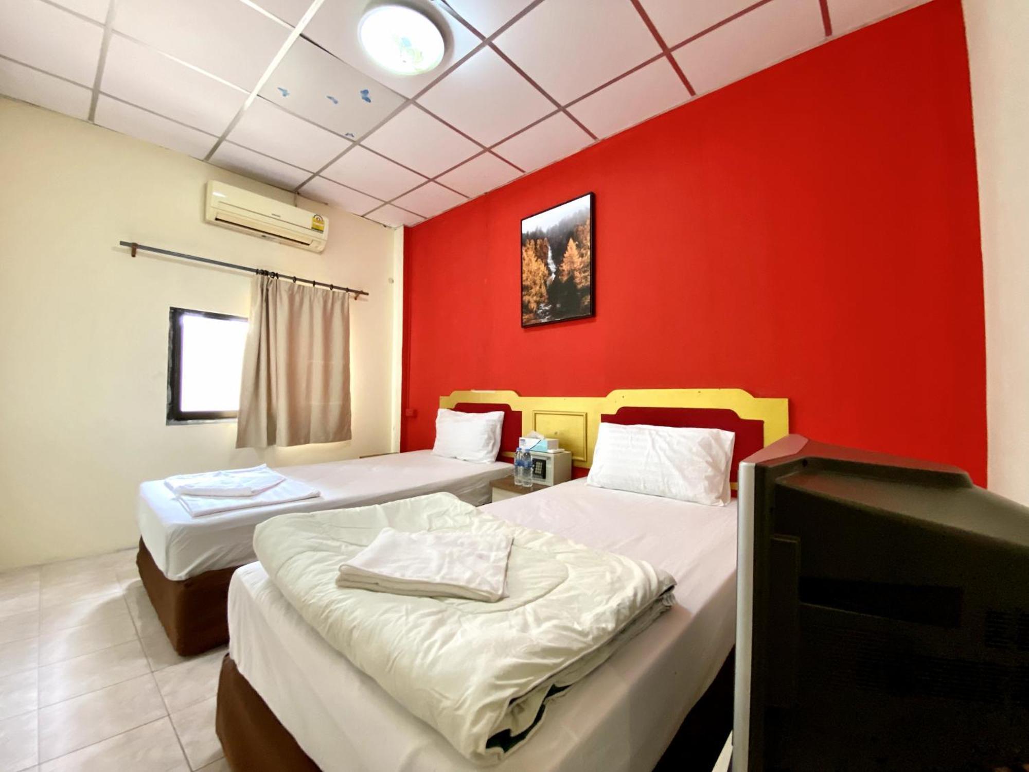 Patong Adventure Hostel Dış mekan fotoğraf