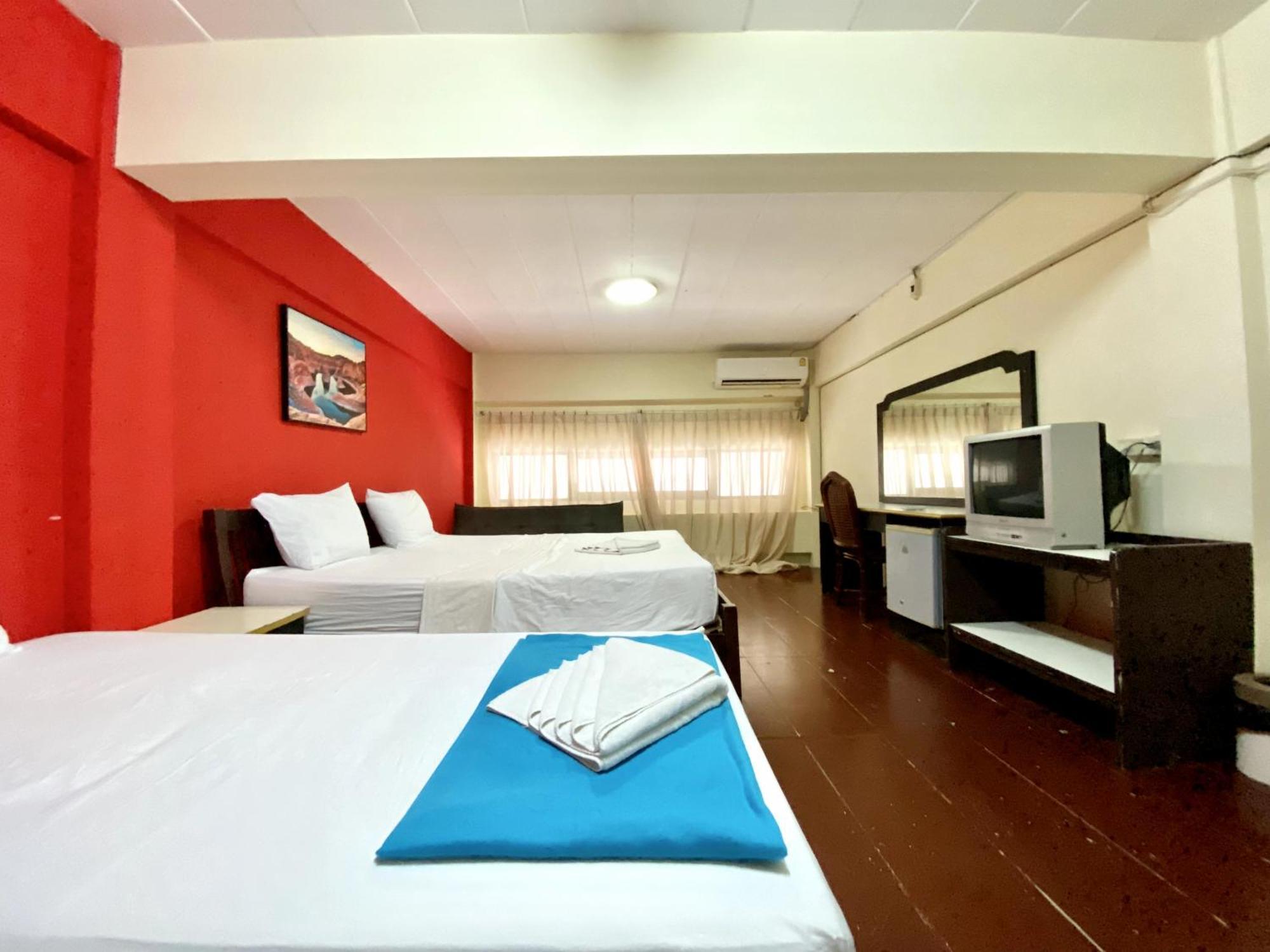 Patong Adventure Hostel Dış mekan fotoğraf