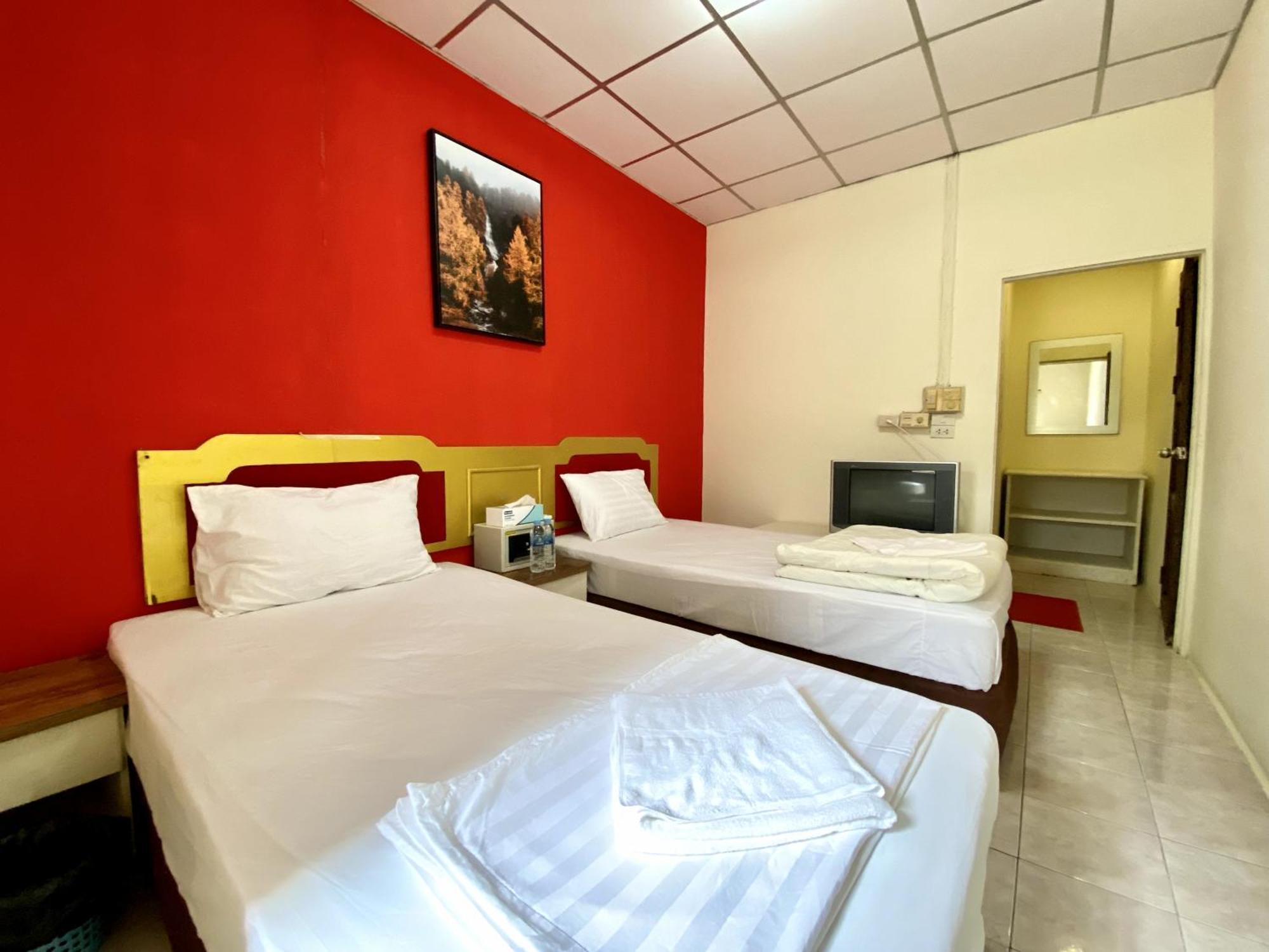 Patong Adventure Hostel Dış mekan fotoğraf