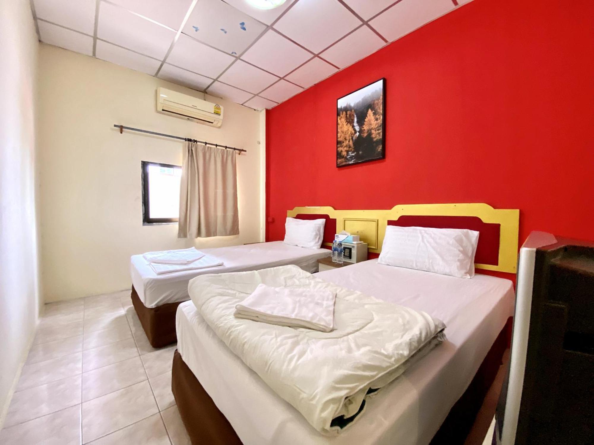 Patong Adventure Hostel Dış mekan fotoğraf