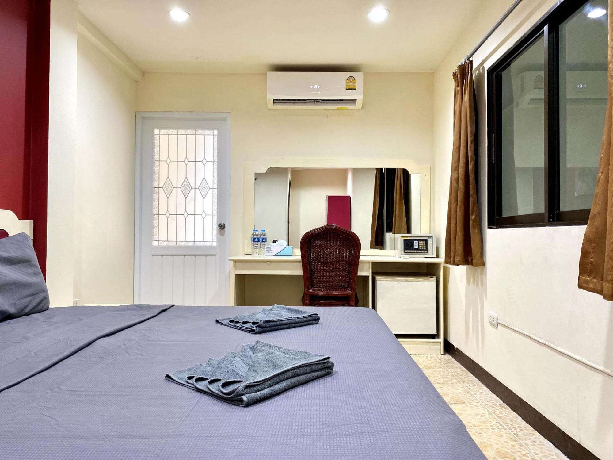 Patong Adventure Hostel Dış mekan fotoğraf