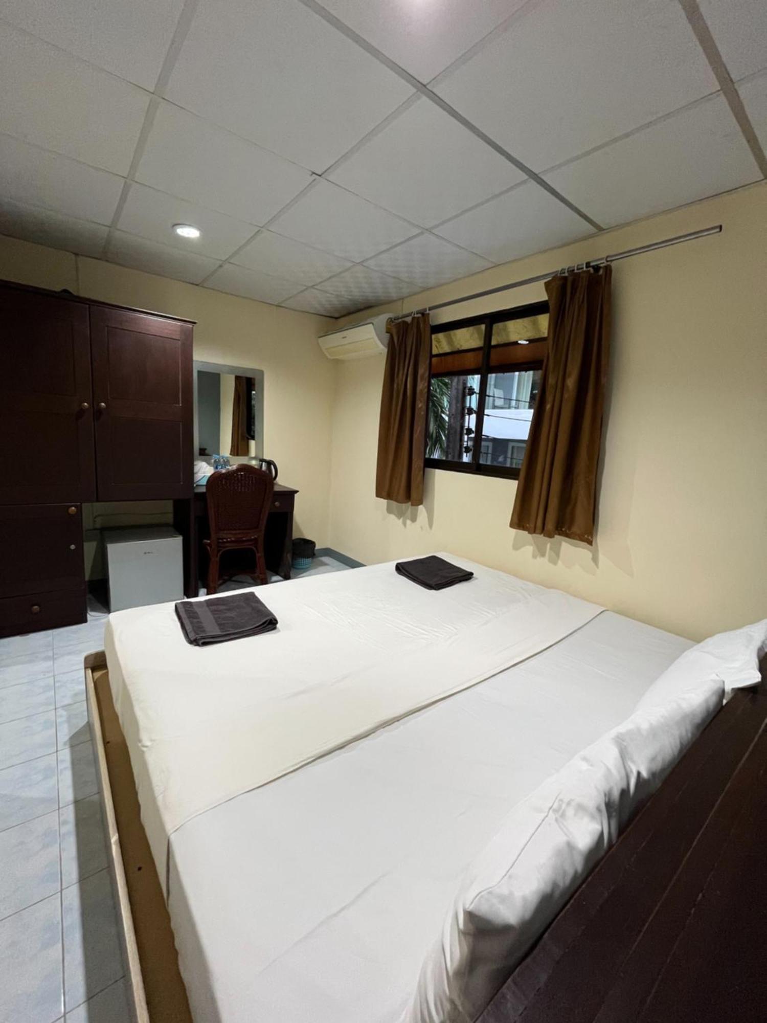 Patong Adventure Hostel Dış mekan fotoğraf